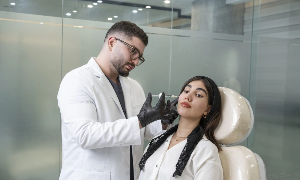 تزریق بوتاکس به صورت مراجعه کننده در کلینیک توسط دکتر خیرالهی