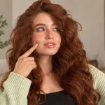 ایجاد چال گونه | خانمی که چال گونه دارد.
